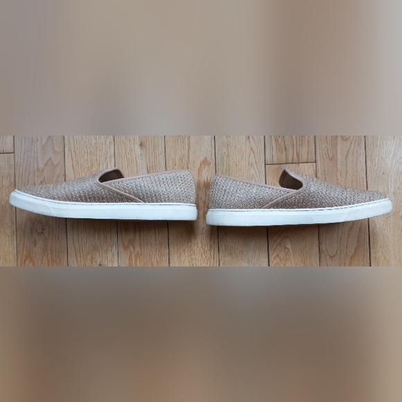 VINCE CAMUTO Aljetti Slip on Sneakers - Picture 2 of 7